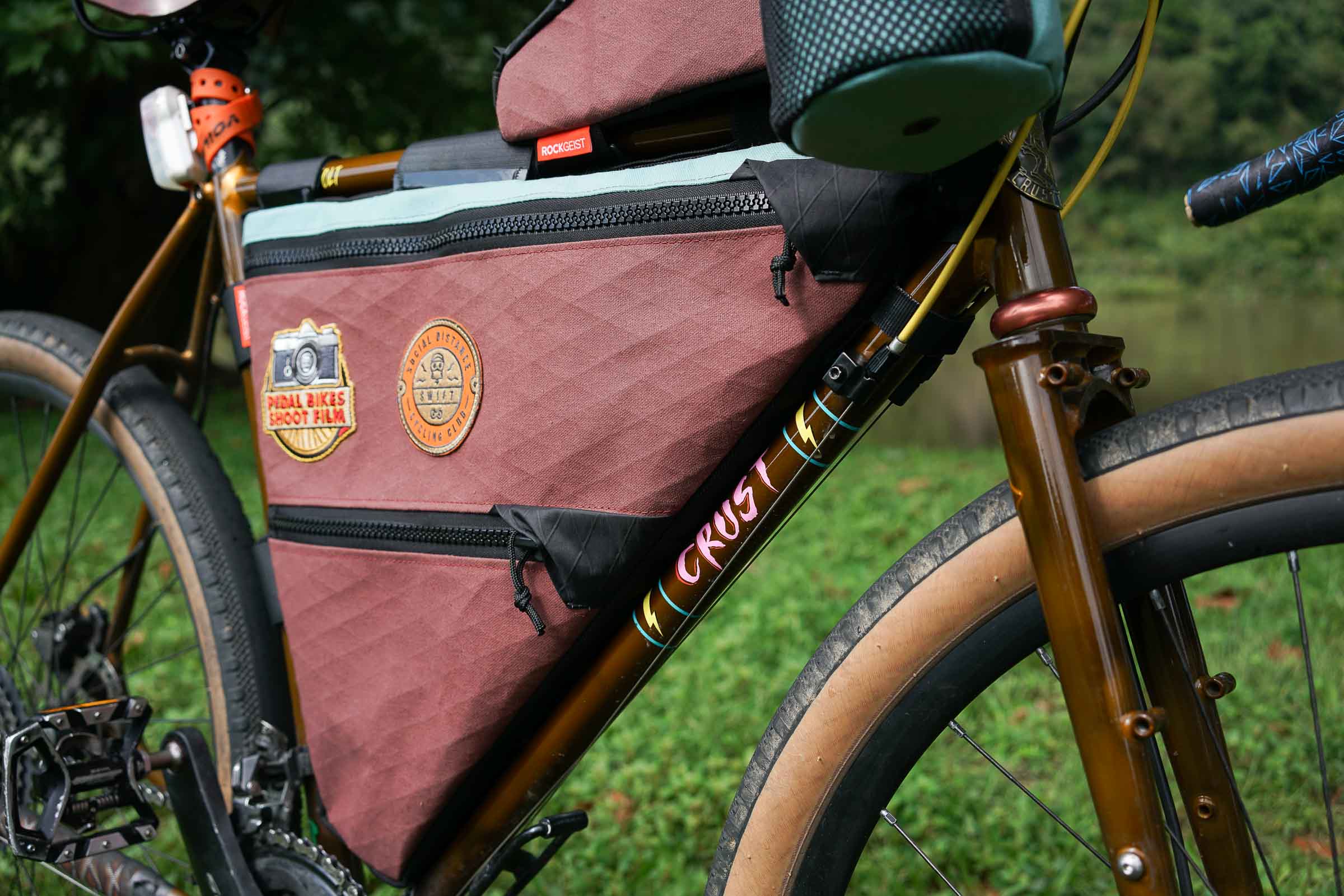 Bolt on frame store bag