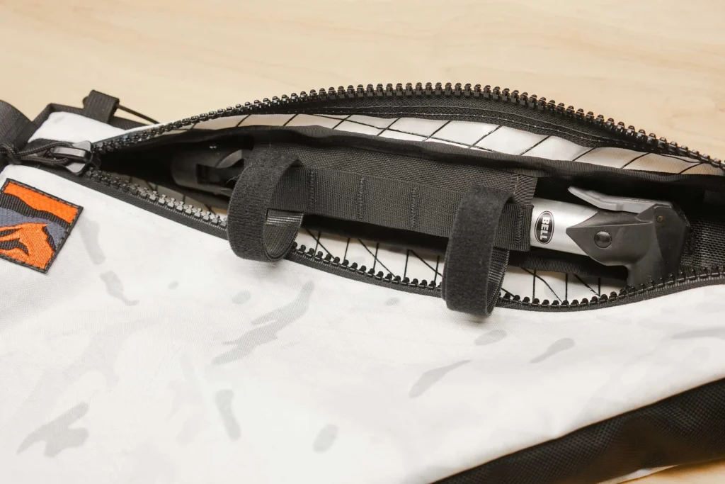 Framebag showing hang loops